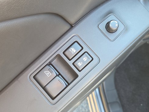 Used 2025 Nissan Frontier SV image 15