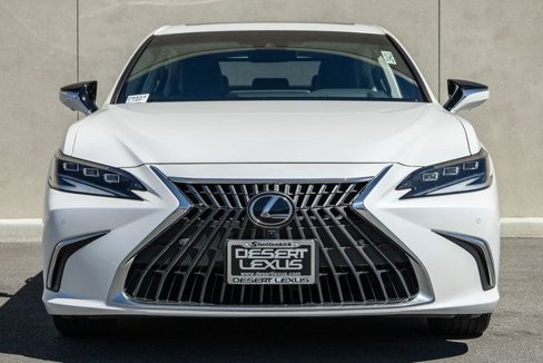 Used 2025 Lexus ES 300h w/ Luxury Package image 2