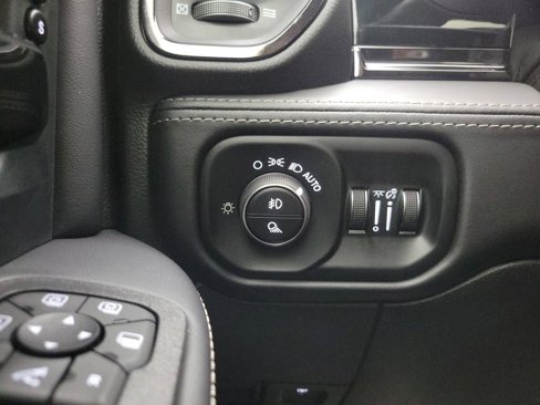Used 2025 RAM 3500 Limited image 14