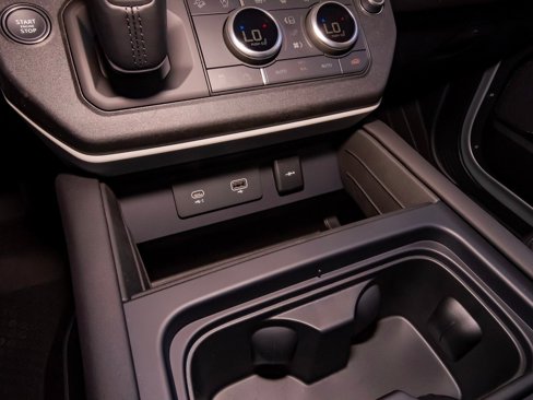 New 2024 Land Rover Defender 110 S image 29