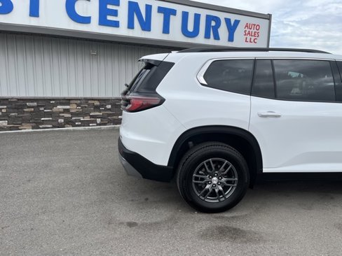Used 2025 GMC Acadia Elevation image 11