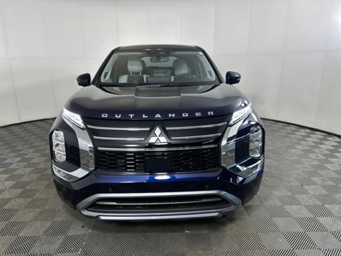 Used 2025 Mitsubishi Outlander SE image 8