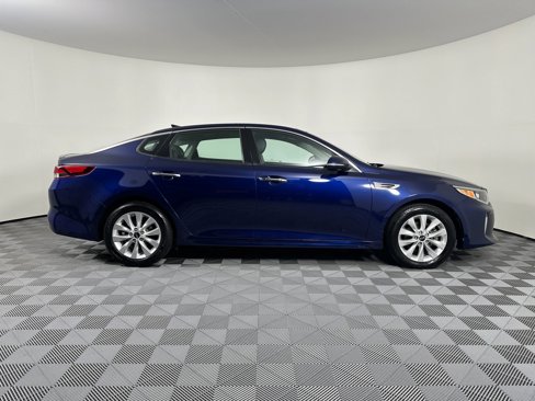 Used 2018 Kia Optima S w/ Panoramic Sunroof Package image 8