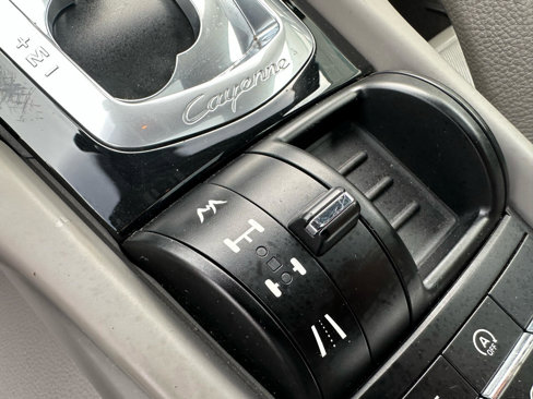 Used 2013 Porsche Cayenne image 31