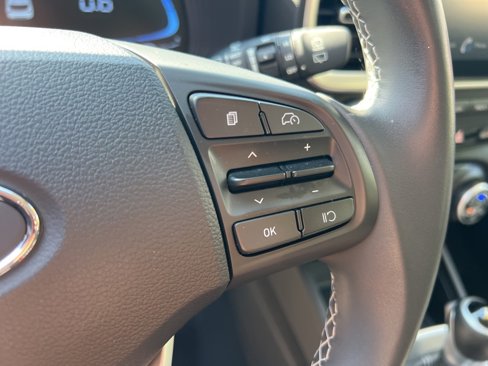 Used 2025 Hyundai Venue SEL image 14
