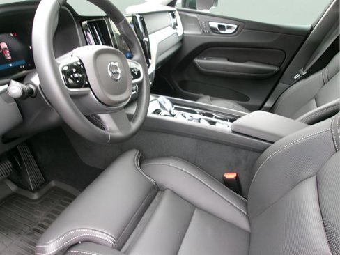 Used 2025 Volvo XC60 B5 Ultra image 12