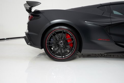 Used 2023 Chevrolet Corvette Z06 w/ Z07 Performance Package image 11
