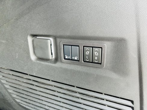 Used 2025 Chevrolet Suburban RST image 47