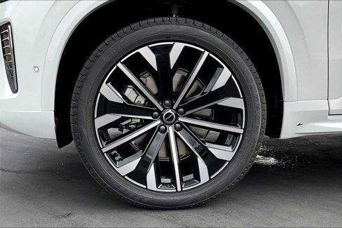 New 2026 Volvo XC90 B6 Plus w/ Protection Package Premier image 14