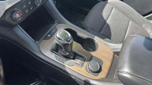 Used 2018 GMC Acadia SLE image 18