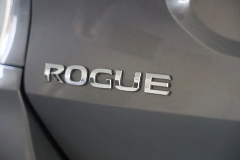 Used 2018 Nissan Rogue SV w/ Premium Package image 18