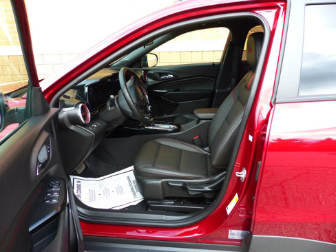 Used 2025 Chevrolet Trax RS w/ Sunroof Package image 22