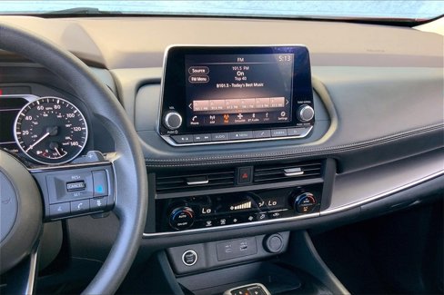 Used 2023 Nissan Rogue SV image 5