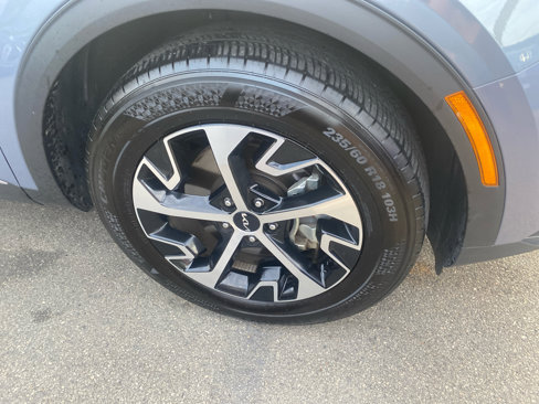 Used 2025 Kia Sportage EX w/ Premium Package image 4