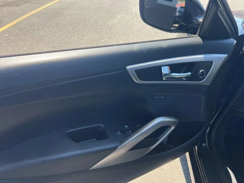 Used 2017 Hyundai Veloster Value Edition image 30
