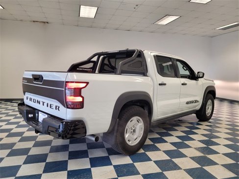 Used 2024 Nissan Frontier SV w/ Hardbody Edition image 10