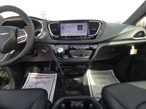 New 2025 Chrysler Pacifica Select w/ Uconnect Theater Family Group image 15