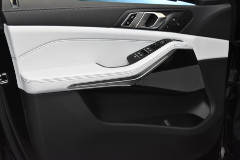 New 2026 BMW X5 M60i image 3