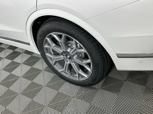 New 2026 BMW X7 xDrive40i w/ Executive Package image 40