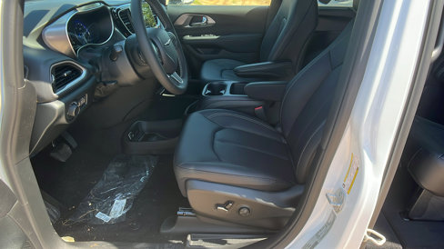 New 2026 Chrysler Voyager LX image 17