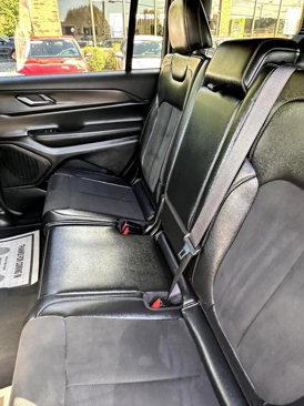Used 2024 Jeep Grand Cherokee L Laredo image 16