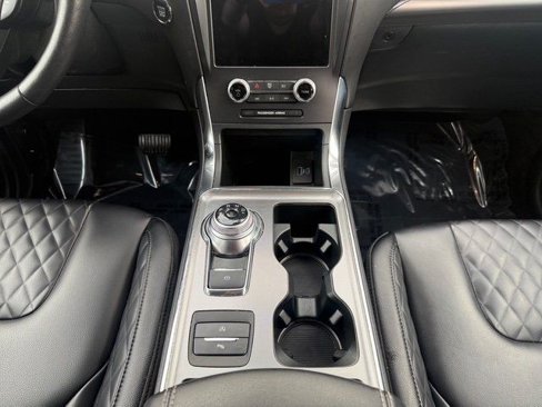 Used 2024 Ford Edge Titanium image 31