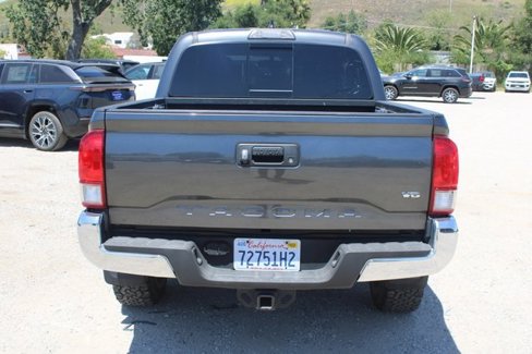Used 2017 Toyota Tacoma TRD Off-Road image 5