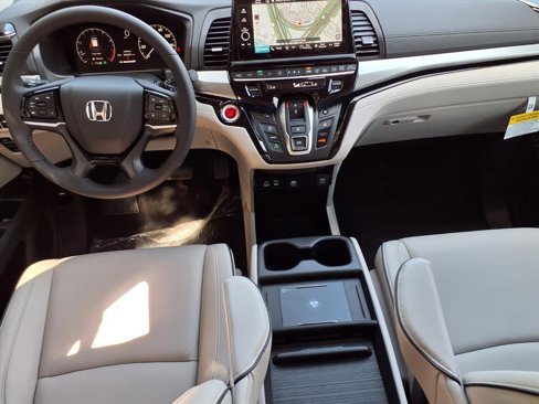 New 2026 Honda Odyssey Touring image 3