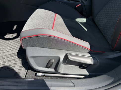 New 2025 Volkswagen GTI SE image 30
