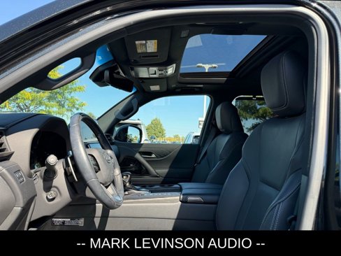 Used 2023 Lexus LX 600 4WD w/ Luxury Package image 6
