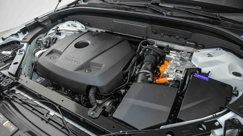 Certified 2025 Volvo XC60 T8 Plus w/ Protection Package Premier image 27