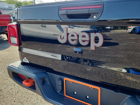 Used 2023 Jeep Gladiator Mojave w/ Cold Weather Group image 17