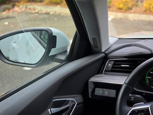 Used 2022 Audi e-tron Premium w/ Convenience Plus Package image 15