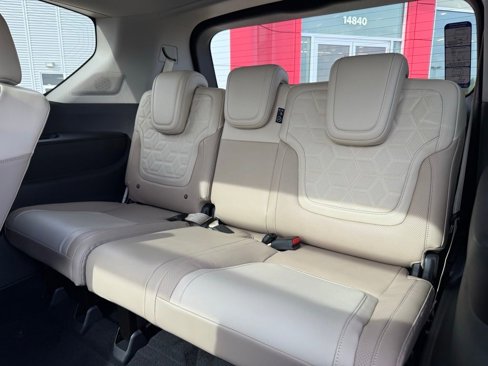 New 2025 Nissan Armada Platinum image 28