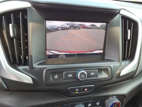 Used 2024 GMC Terrain SLE w/ Driver Convenience Package image 21