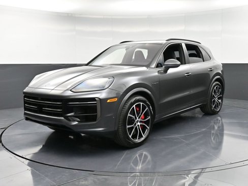 New 2025 Porsche Cayenne Turbo image 6