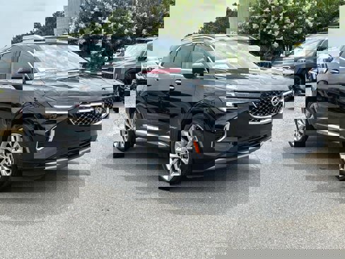 Certified 2022 Buick Envision Avenir w/ Technology Package II image 1