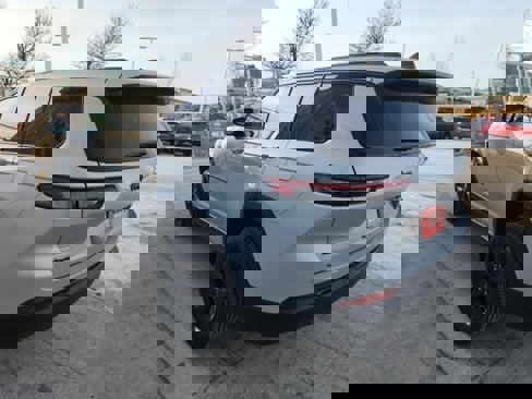 New 2025 Jeep Grand Cherokee L Altitude image 17