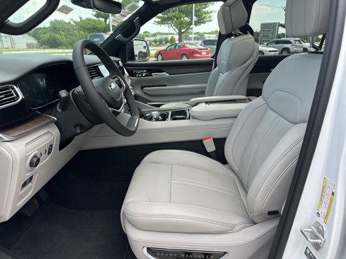 New 2025 Jeep Grand Wagoneer 4WD image 59