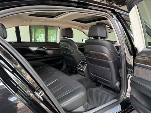 Used 2019 BMW 750i w/ Executive Package image 36