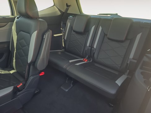 New 2025 Volkswagen Atlas Peak Edition SE image 4