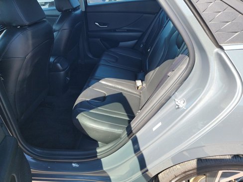 Used 2025 Hyundai Elantra Limited image 2