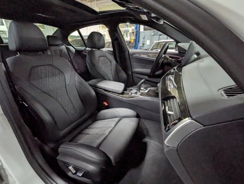 Used 2022 BMW 540i xDrive w/ M Sport Package image 29