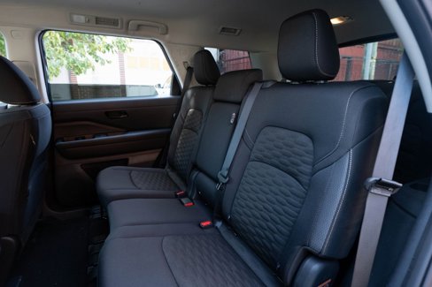 Used 2024 Nissan Pathfinder SV image 14