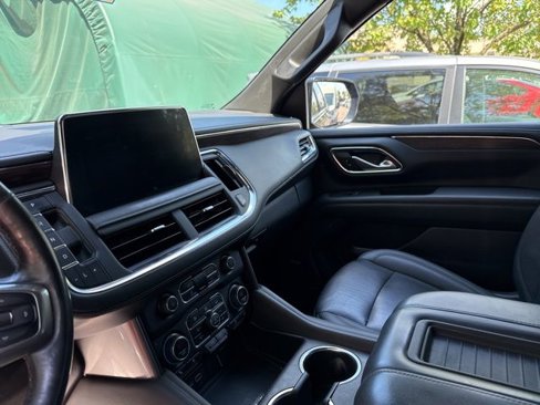 Used 2022 Chevrolet Suburban LT w/ Luxury Package image 15