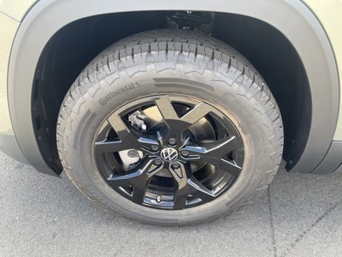 New 2025 Volkswagen Atlas Peak Edition SE image 11