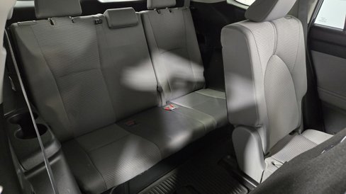 Used 2023 Toyota Highlander LE image 36