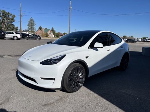 Used 2025 Tesla Model Y Performance image 3