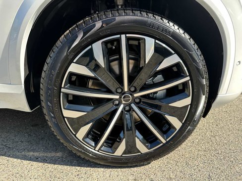 New 2026 Volvo XC90 B6 Plus w/ Protection Package Premier image 9