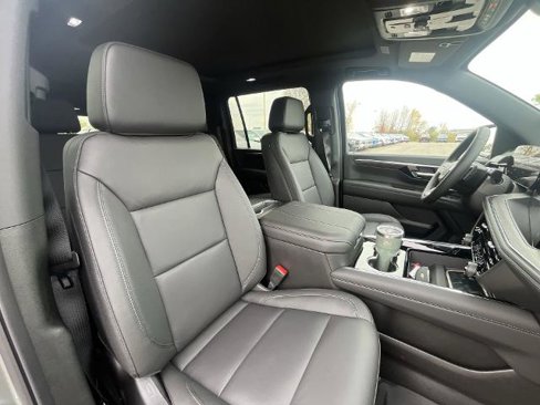 New 2026 Chevrolet Suburban Z71 image 29